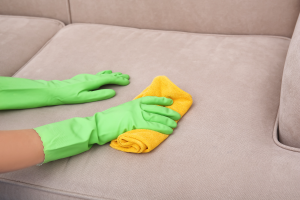 nettoyage d'un canapé en microfibre